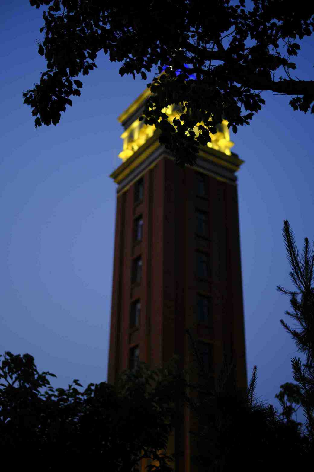 镜头下的百年云大