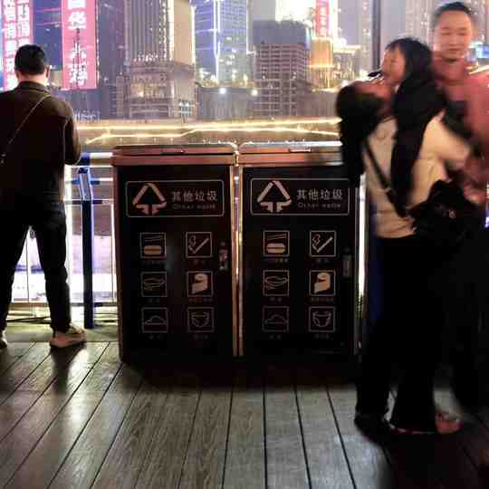 洪崖洞的垃圾桶